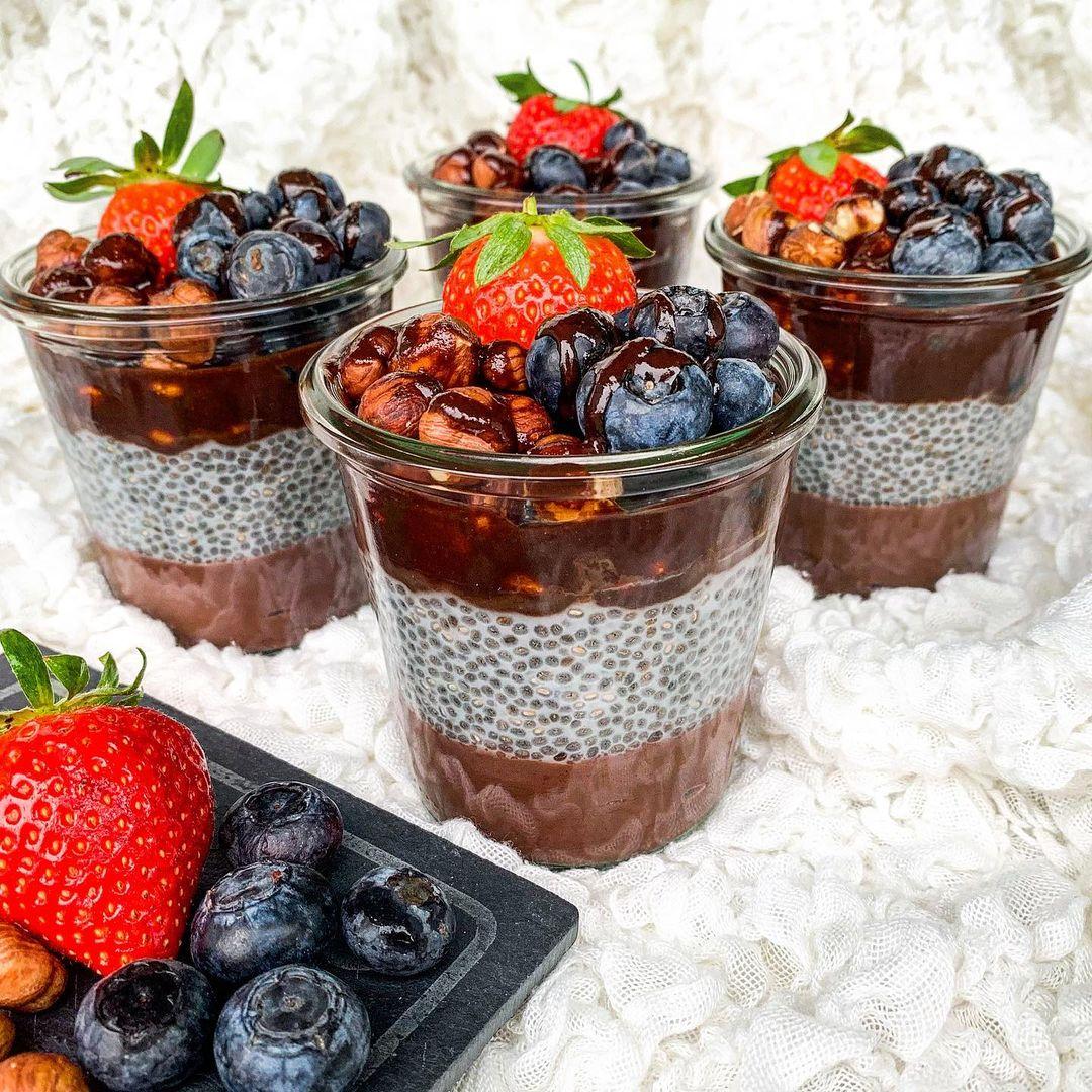 Chiamagos pohárdesszert - keto étcsokival a tetején