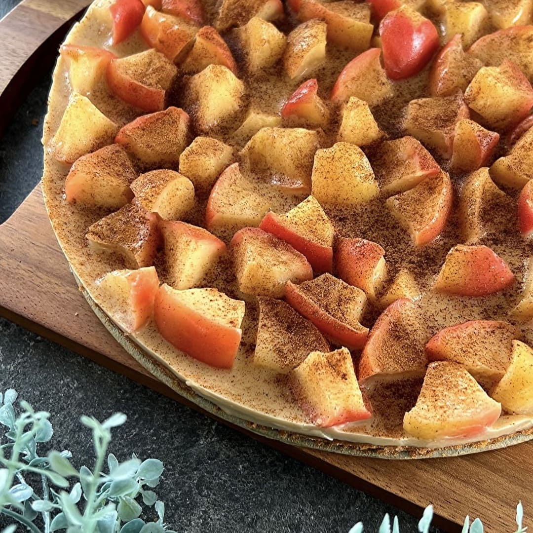 Fahéjas-almás süti mandulaliszttel -  a torta tetején az alma bronz eritrittel készült, ami nagyon könnyen és gyorsan karamellizálható