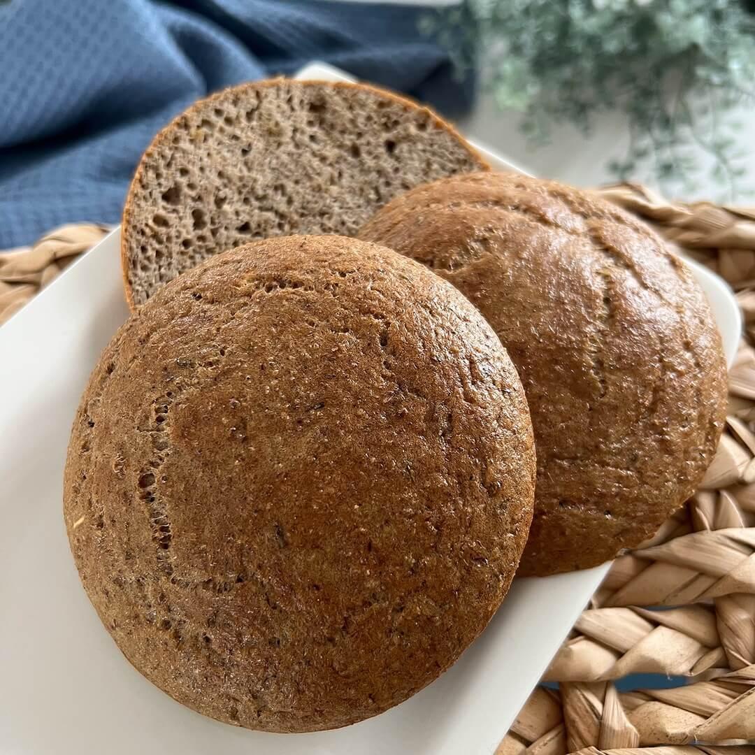 Házi szezámmaglisztes zsemle - használj búzaliszt helyett szezámmaglisztet!