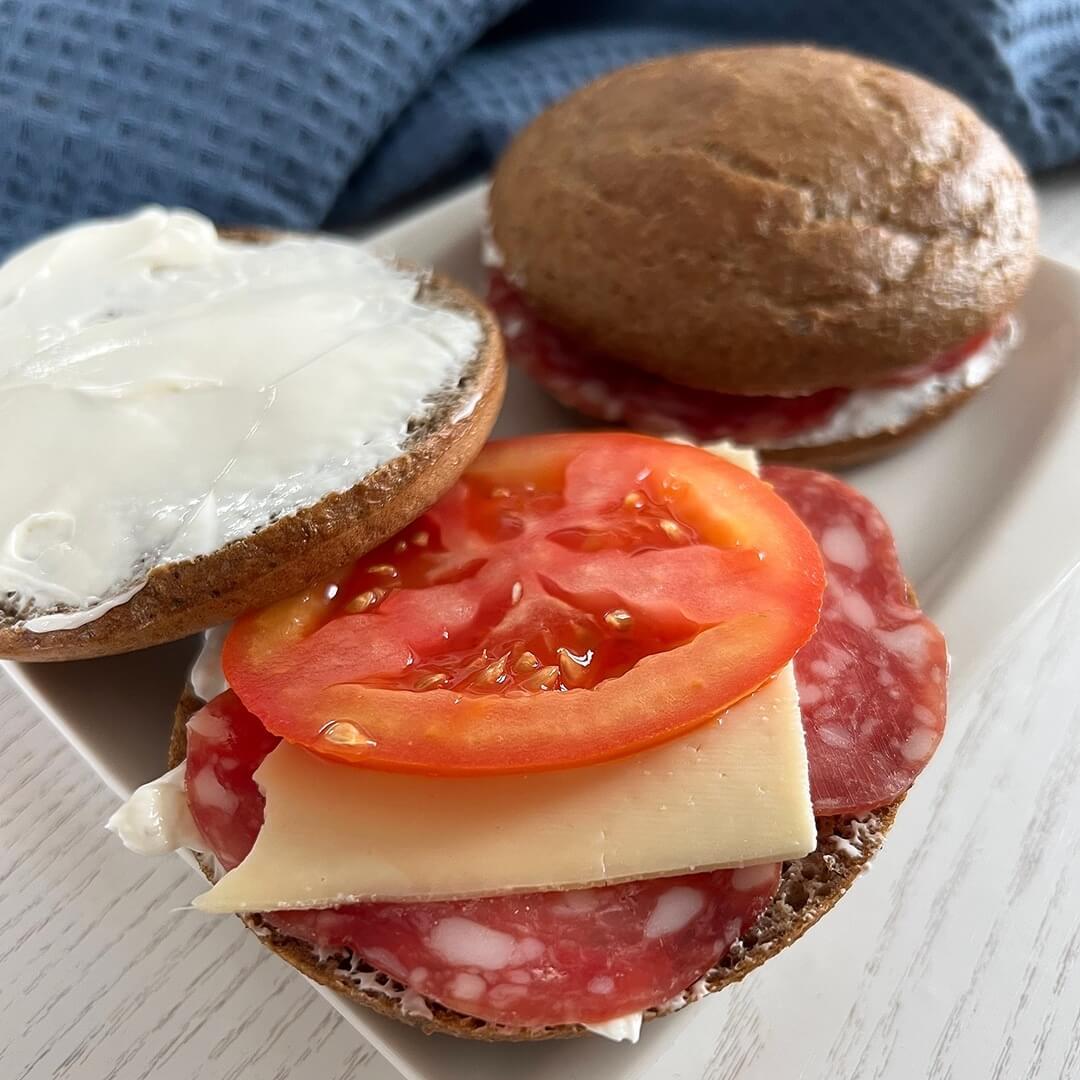 Házi szezámmaglisztes zsemle - gluténmentes pizzatésztának is kiváló