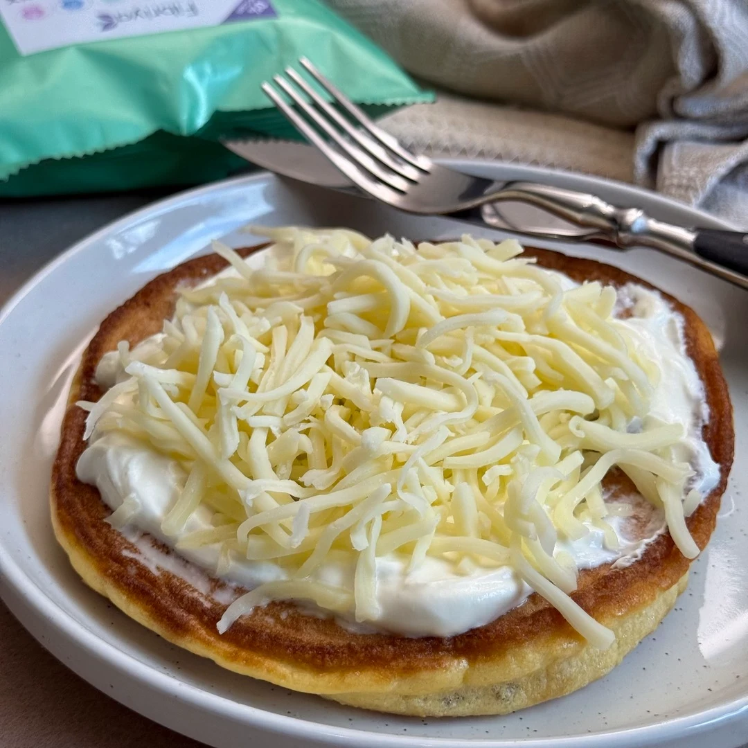 Gyorsan elkészíthető, szénhidrátcsökkentett lángos recept Fibriya rostmixből, természetesen gluténmentes.