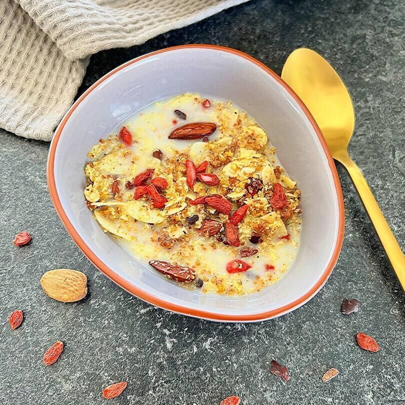 Low carb & keto granola gyömbérrel, kurkumával és fahéjjal fűszerezve