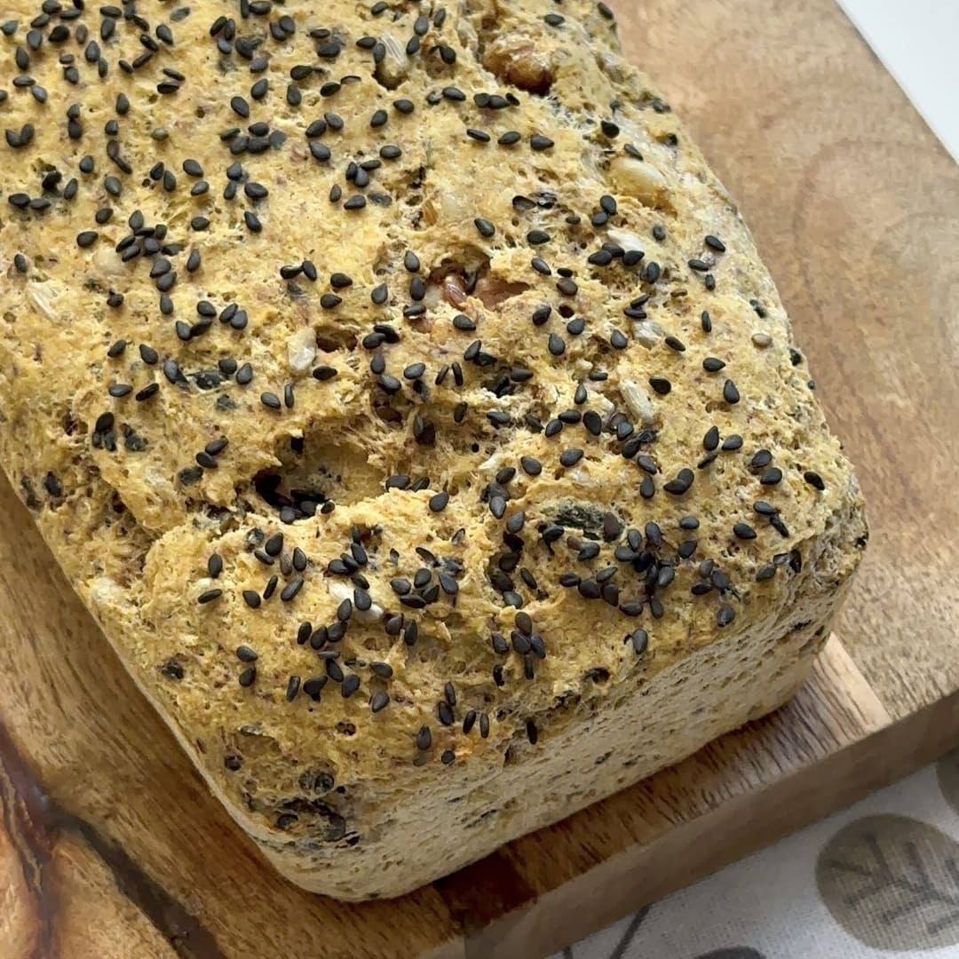 Alacsony szénhidráttartalmú kenyér összhangban a ketogén és gluténmentes étrendi igényekkel