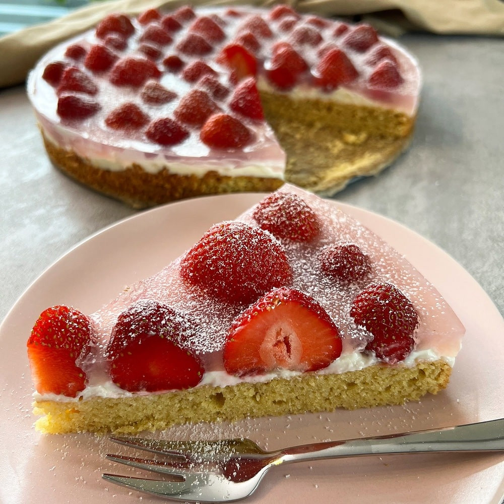 Mandulalisztes epertorta - a tökéletes piskóta mandulalisztből!
