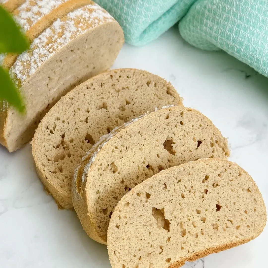 Keto kenyér mellékíz nélkül: gyors recept, magas rosttartalom, extrém alacsony szénhidráttartalommal.