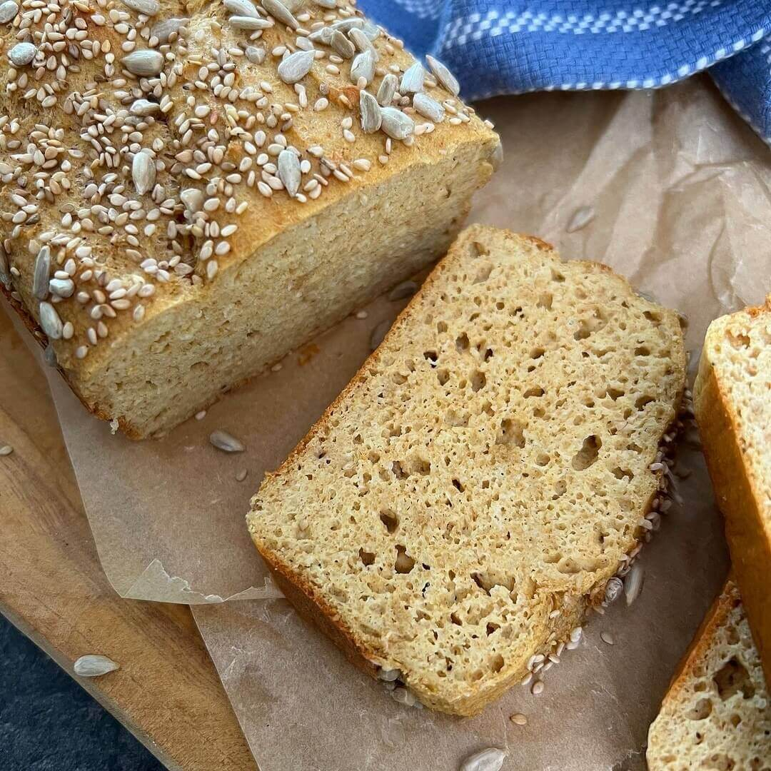 Szénhidrátcsökkentett kenyér lenmagliszttel - belül szuper puha, kívül pedig ropogós