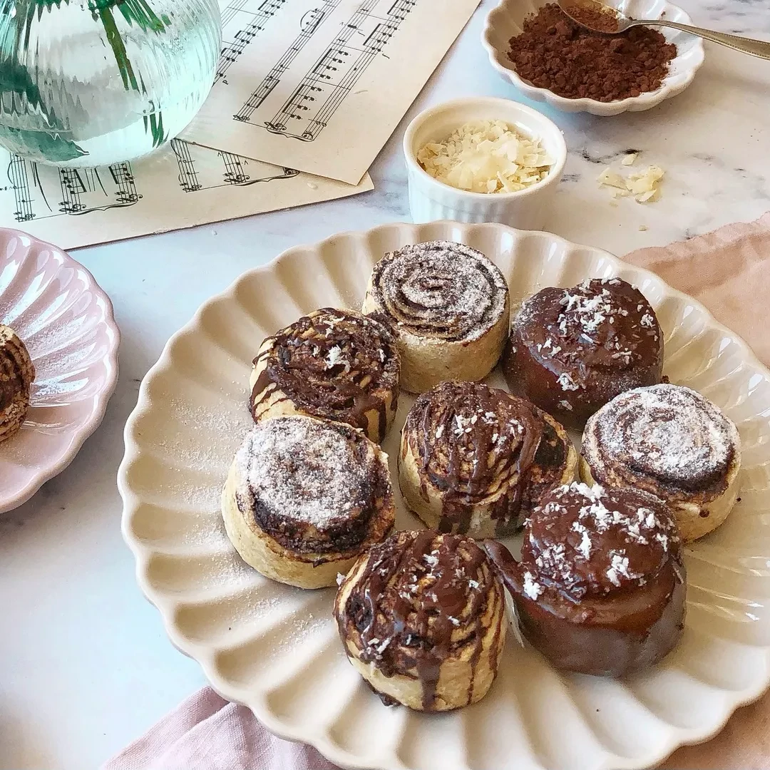 Kókuszos-csokis bounty csiga gluténmentesen, tojás nélkül, cukormentesen – Fibriya Péksütemény Rostmixből.