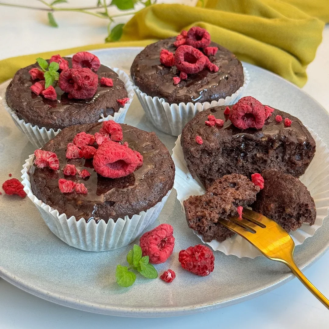 Készítsd el ezt a puha, gluténmentes kakaós muffin receptet kókuszlisztből 5 perc alatt!