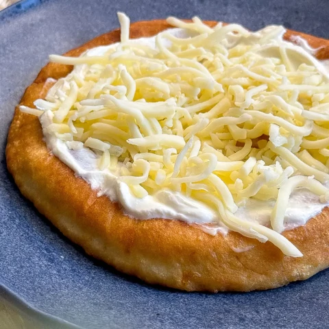 Olajban sült keto lángos